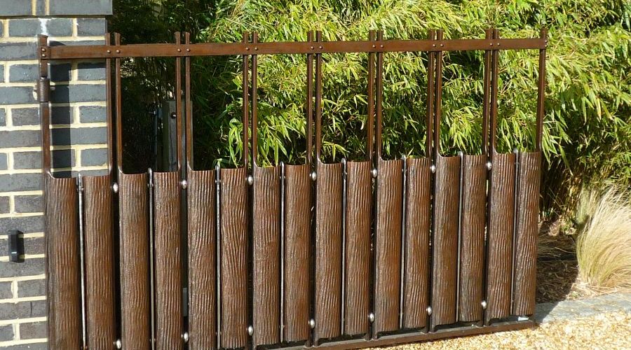 This is the beautifull natural aged patina of the gates